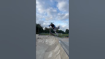 Jaki 🤔#viral #scooter #tricks #skate #sports #shorts #video #fypシ