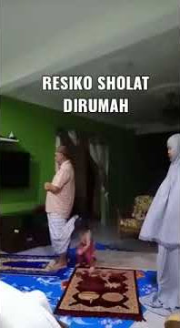 Cucu mengganggu kakek yang Shalat