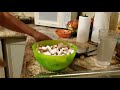 haciendo una ricas charamuscas de leche con coco salvadoreño