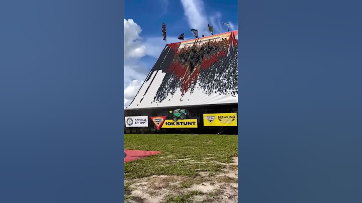 Breaking world records 🎯 Monster Jam 10K Stunt #Shorts #MonsterJam