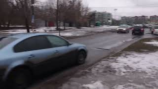 Пешеходы на улице Мыльникова рискуют при переходе дороги