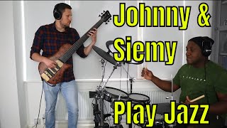Johnny Cox &amp; Siemy Di - Playing Jazz on Fretless 6-String Bass - Jamming on the Jazz Standard Solar