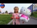 Хелло Китти и Ярослава в Парке Развлечений - Катаемся на Машинках Видео для детей Hello Kitty Toys