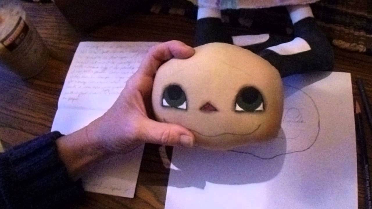 How to create a smokey eye effect on a cloth doll