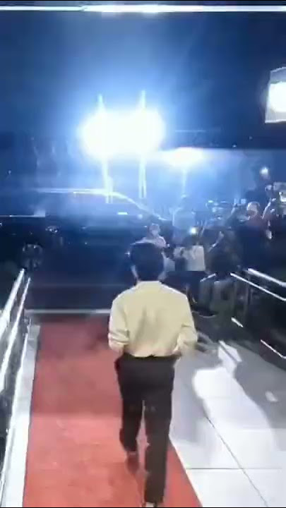 The camera flash lights, when he come 😵✨🔥 #bts #btsshorts #shorts #taehyung #v #jimin #jin #jungkook