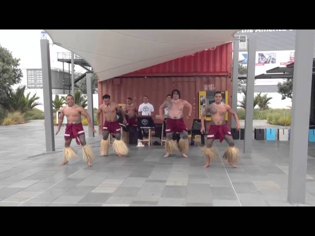 Maori Dance Street Performance class=