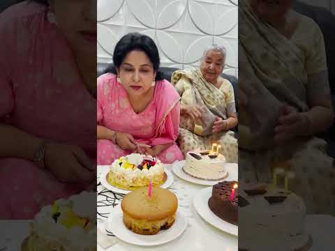 Neetu Mam ने अपनी Maa 😍 के साथ मनाया Birthday 🥳 | @NeetuSinghEnglish #birthday #celebration