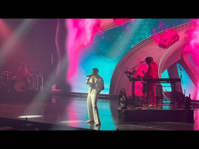 MIKA - Love Today (Live from Grenoble, France) class=