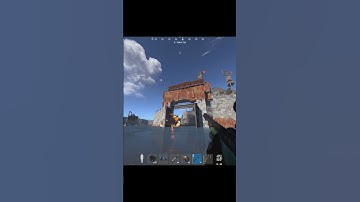 Heli crate stuck on the gate #rust  #shorts #ps5