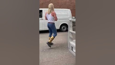 Throwback to Thor Love and Thunder with Chris Hemsworth 😂 Only the best boots for the Son of Odin