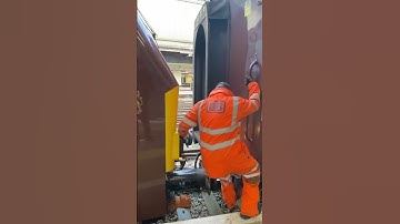 British Rail Class 67 67 021 coupling up to the Pullman coaches at ￼ London Victoria #britishrail