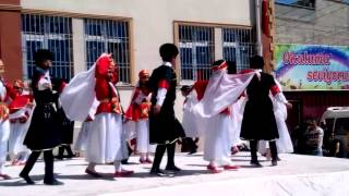 Gaziantep-Şehitkamil Kıbrıs ilkokulu-ortaokulu 23 Nisan MUHTEŞEM KAFKAS DANSI Resimi