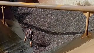 Barge unloading small pebbles - Relaxing video, empty barge