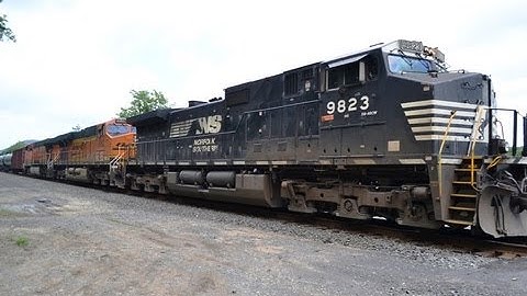 NS 64W (Loaded Crude Oil) Eastbound with NS - BNSF - BNSF lashup