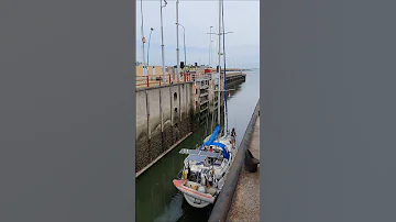 ??? Vlissingen Netherlands ???? Sluicebox @TravelwithHugoF  #boatlock #sluicebox #sluice #sluis