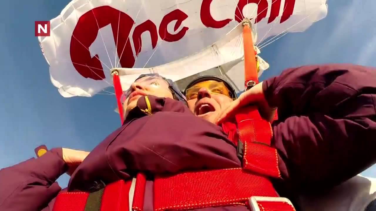 Aylar hopper i fallskjerm | 71° Nord Kjendis | discovery+ Norge
