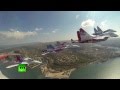 Espectaculares acrobacias de aviones militares en el Desfile de la Victoria vistas desde dentro