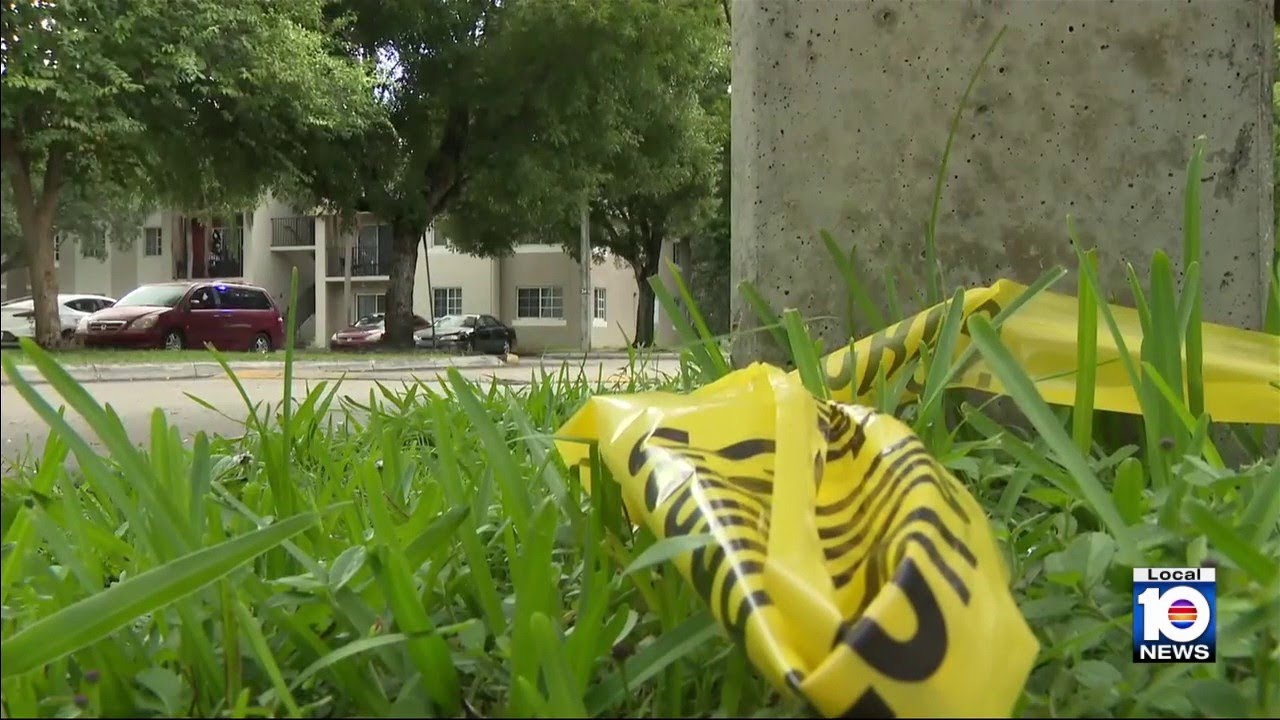 Власти расследуют убийство мужчины в жилом комплексе в Майами-Гарденс