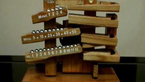 Rolling ball clock - Uma hora em um minuto