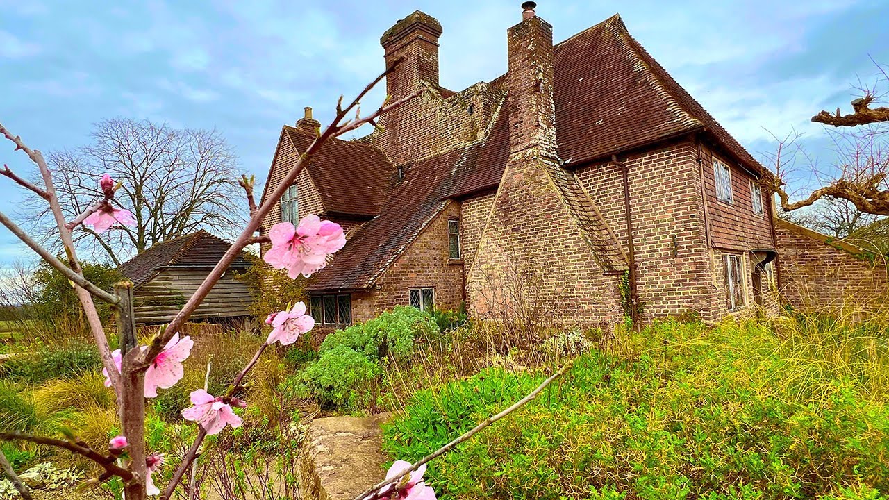Sissinghurst Spring Sissinghurst Castle Garden: Mid March Medley of Spring Flowers - YouTube