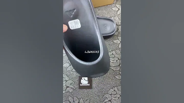 Yeezy Slide Onyx.#yeezyslides #yeezys #kanyewest #sneakers #r3ps #r3psneakers #trending #fyp #shorts