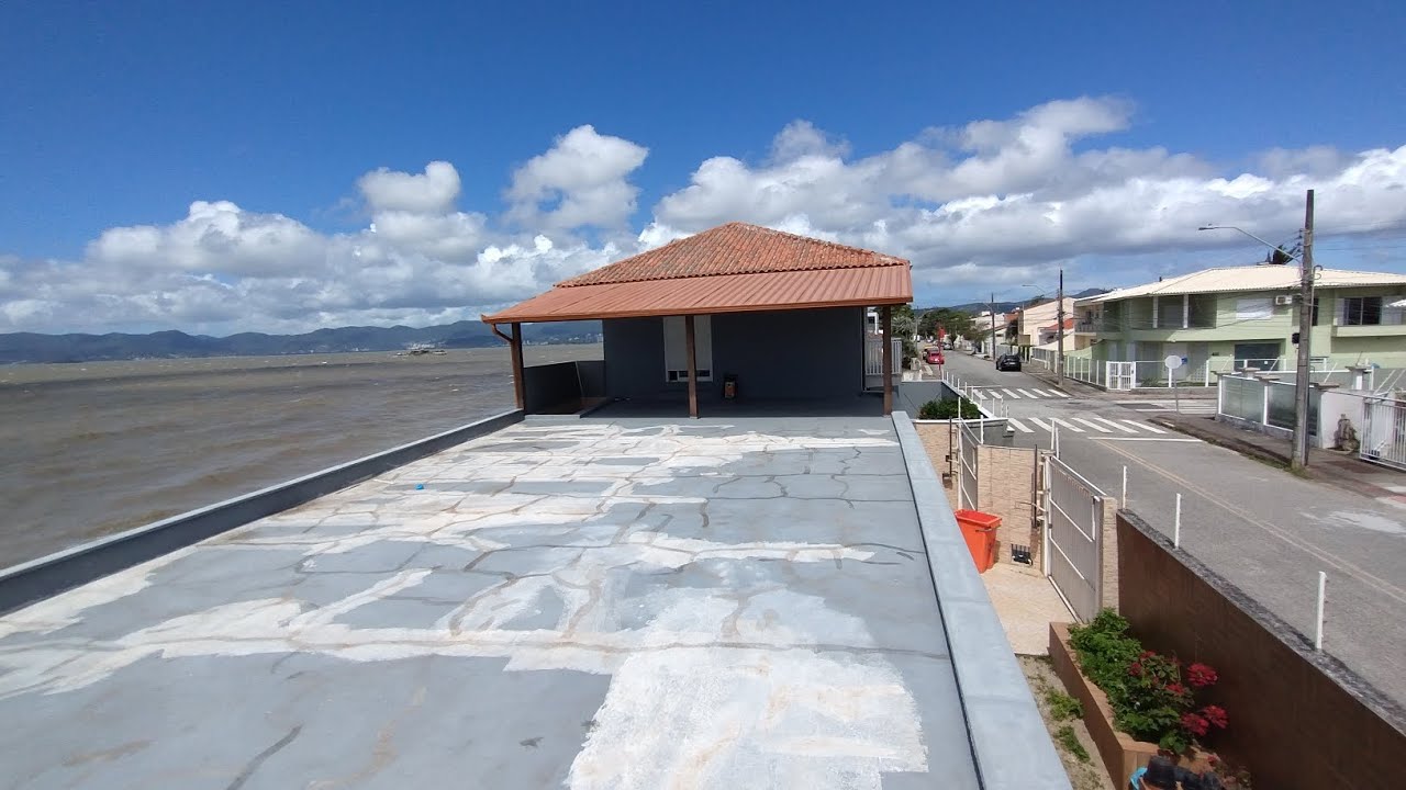Casa pé na areia para venda em Florianópolis - SC