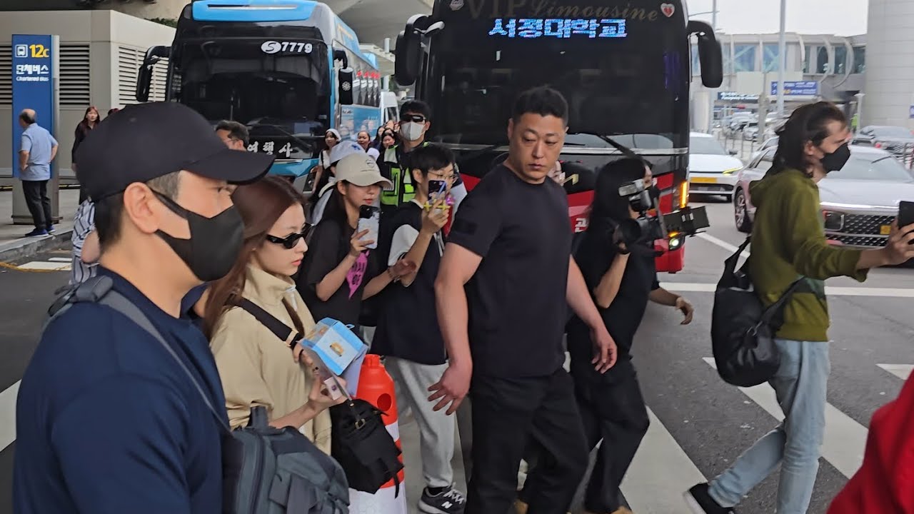 Sana Twice Airport Arrival Wide Angle 250624 [4k]