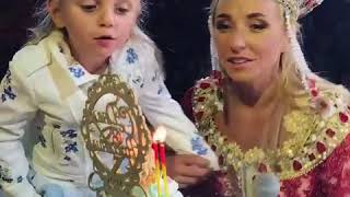 Дочь Татьяны Навки Надя Пескова отметила день рождения на льду Дочь Татьяны Навки Надя Пескова отметила день рождения на льду