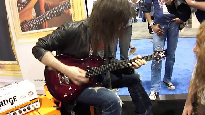 Ron Thal & Guthrie Govan Jamming at the Vigier Boo...