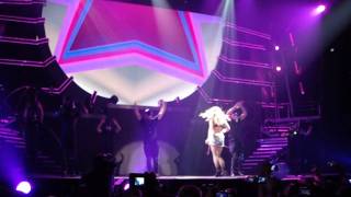 Britney Spears - Womanizer (Live in Arena Zagreb, 1.10.2011)