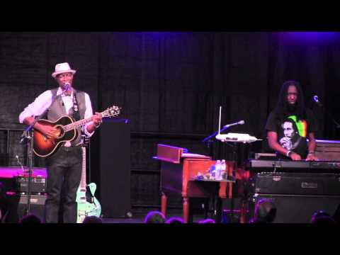 KEB' MO' - "City Boy" 8/9/15 Heritage Music BluesFest