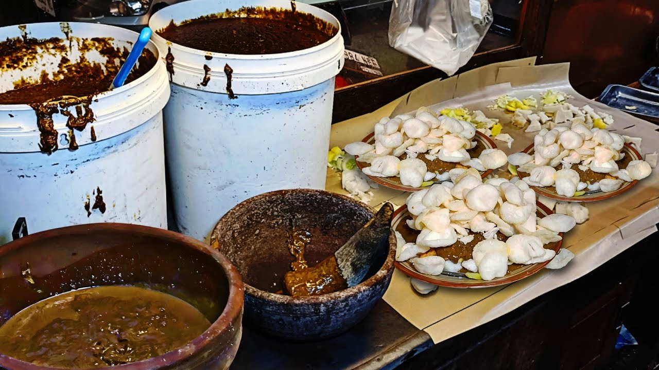 BUMBU PETIS SAMPE LUDES 2 EMBER!! NIKMATNYA TAHU TELOR JUMBO PORSINYA BISA UNTUK 2 ORANG