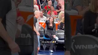 Caitlin Clark gave the referee a thumbs up 😭