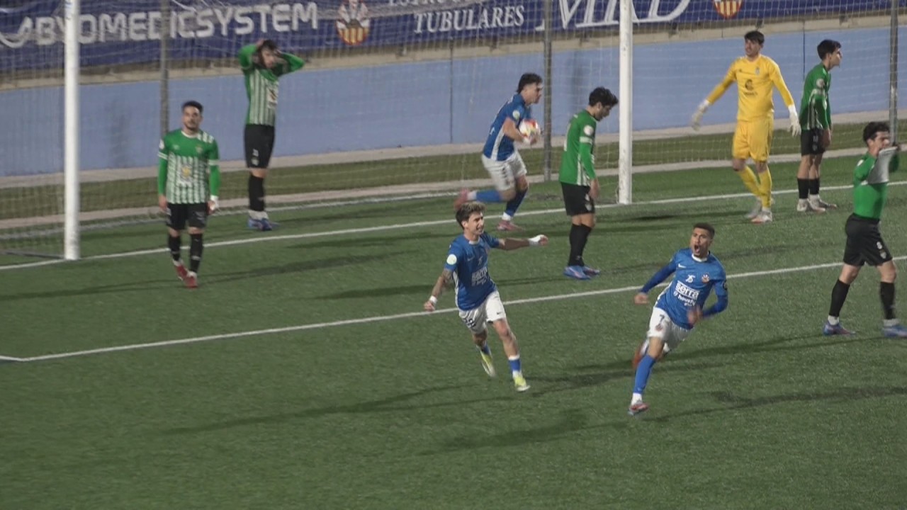 Remuntada èpica amb dos gols en l'afegit del CF Vilanova contra el Peralada