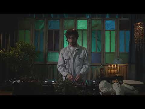 #StaySafeDanceAtHome With Ash Scholem