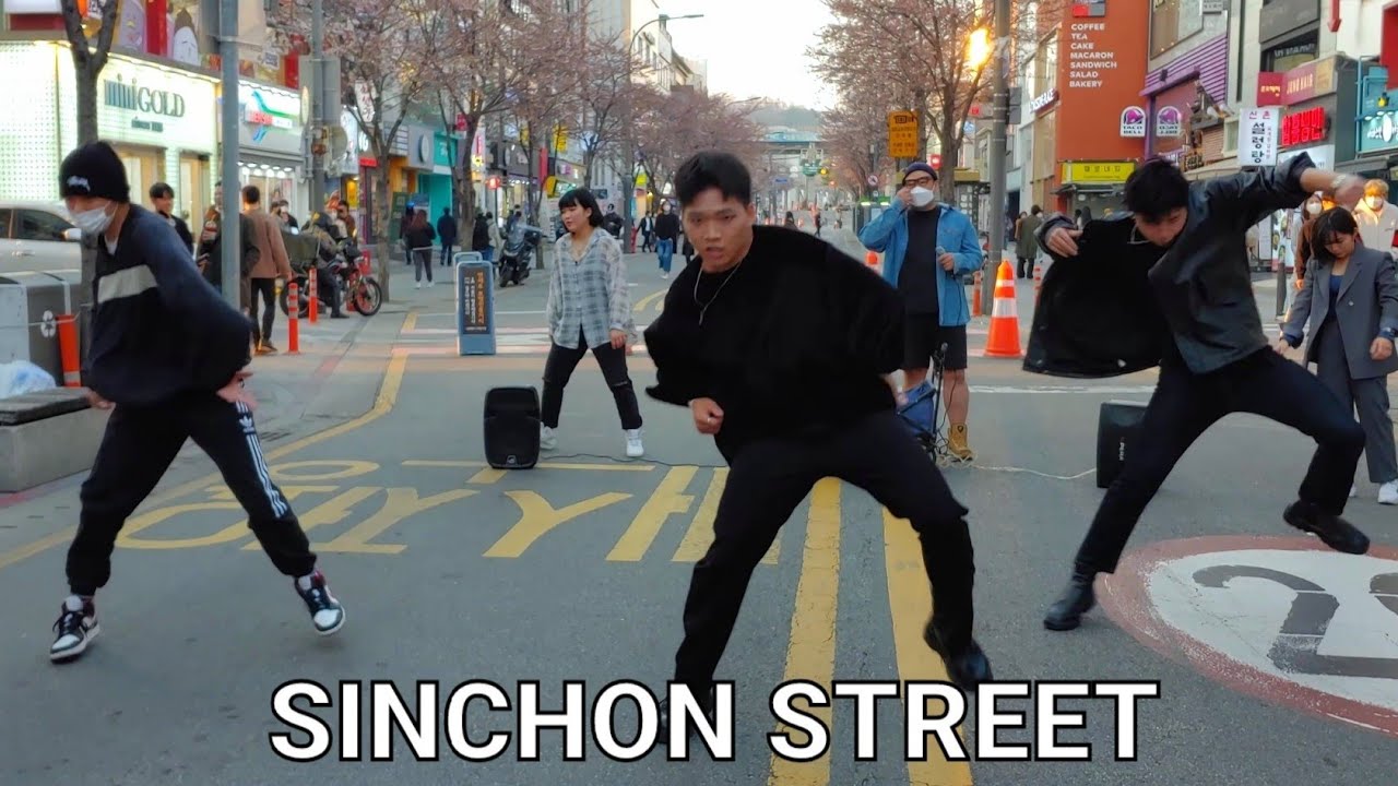 HYUNJIN & DONGWAN. ONLOOKER JOINING IN THE MIDDLE OF BUSKING. UNEXPECTED STUNNING PERFORMANCE.