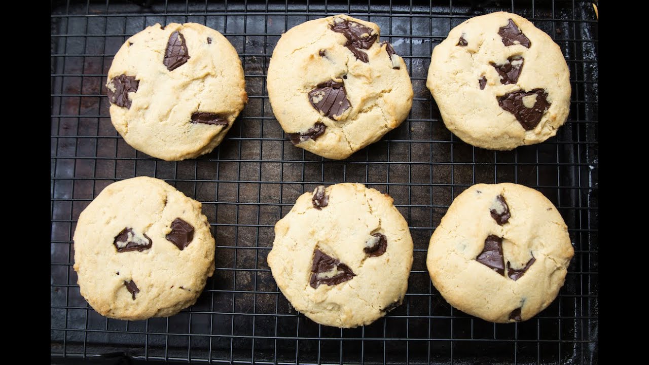 Biscuit géant aux brisures de chocolat