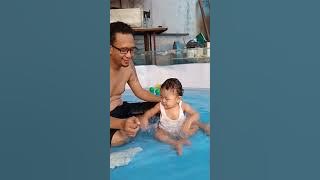 I love water, pria bertato sayang anak