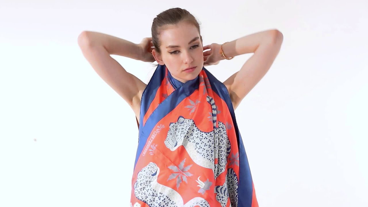 Minute Fashion : leçon n°1 pour nouer son foulard Hermès - YouTube