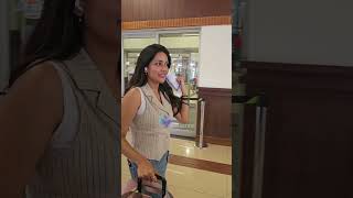 മഹമ നമപയർ കചച എയർപർടടൽ എതതയപപൾMahima Nambiar Spotted At Cochin Airport