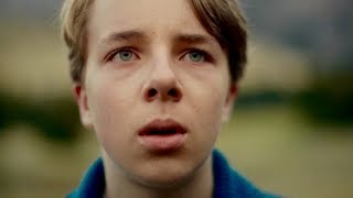 父の失業。母の浮気。14歳の息子の戸惑い／映画『ワイルドライフ』予告編