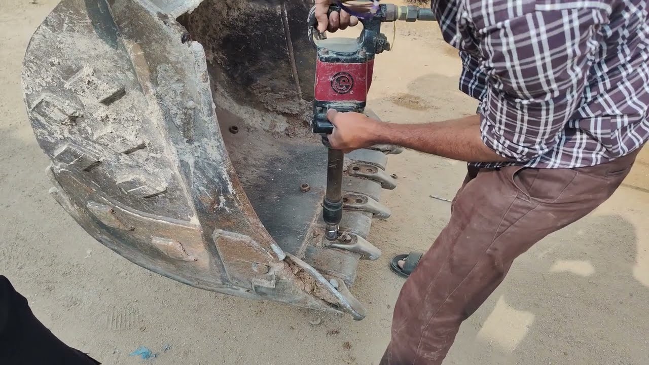 JCB का बकेट का teet कैसे chenge करते है।  Anish JCB Wala 