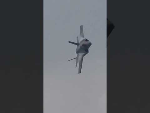 F-35 turn to