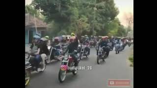 Wa Story Anggota Motor CB di Kawal Mobil Polisi