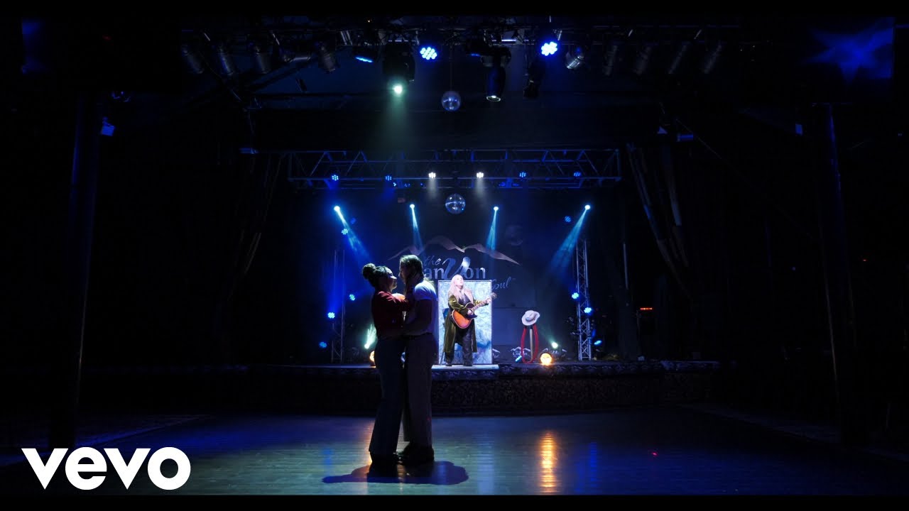 Melissa Etheridge, Chris Stapleton - The Other Side Of Blue (Official) bekijken op YouTube Melissa Etheridge, Chris Stapleton - The Other Side Of Blue (Official) bekijken op YouTube