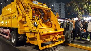 20211231台北市信義區垃圾車-1 Kej-0051 壓縮垃圾