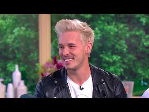 Video: Sam palladio are un accent?