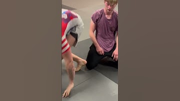 Lasso guard To Triangle 🔥#bjj #bjj4life #bjjlifestyle #bjjlife #bjjmemes #bjjsparring