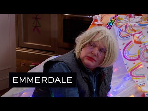 Emmerdale - Chas Finds Paddy Losing Control Of Eve's Play Date