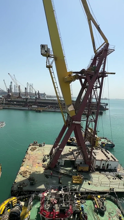 #floating #crane #lifting #flare #boom #for #offshore #drilling #rig